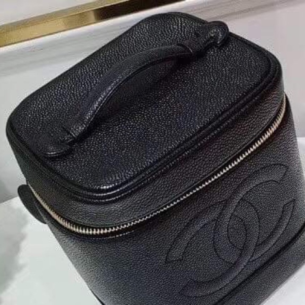 💓Sold💓Chanel Vintage Black Caviar Vanity Case - Picture 4 of 16